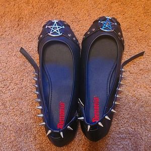 Demonia flats